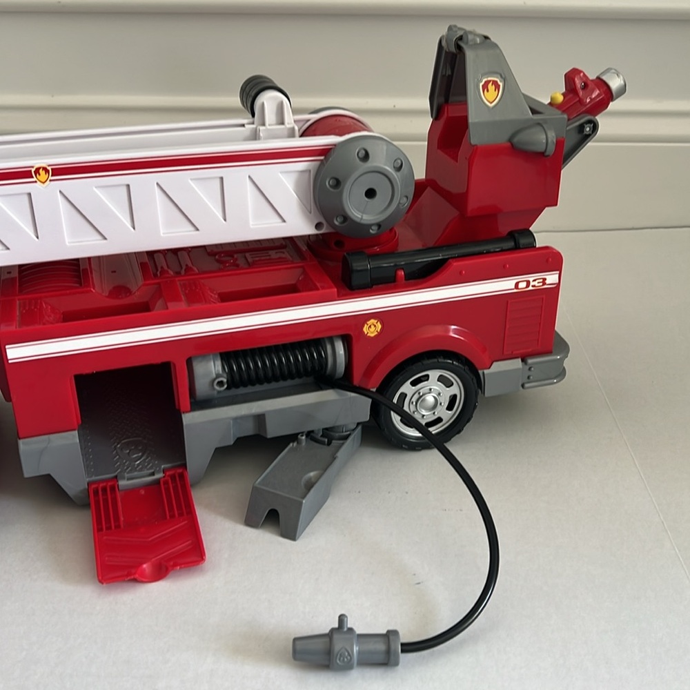 Paw Patrol Ultimate Rescue Fire Truck w/Extendable 2 ft. Tall Ladder Marshall - Picture 6 of 17